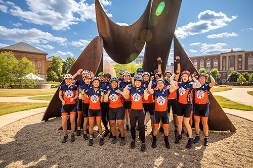 Illini 4000 posing for photo on campus