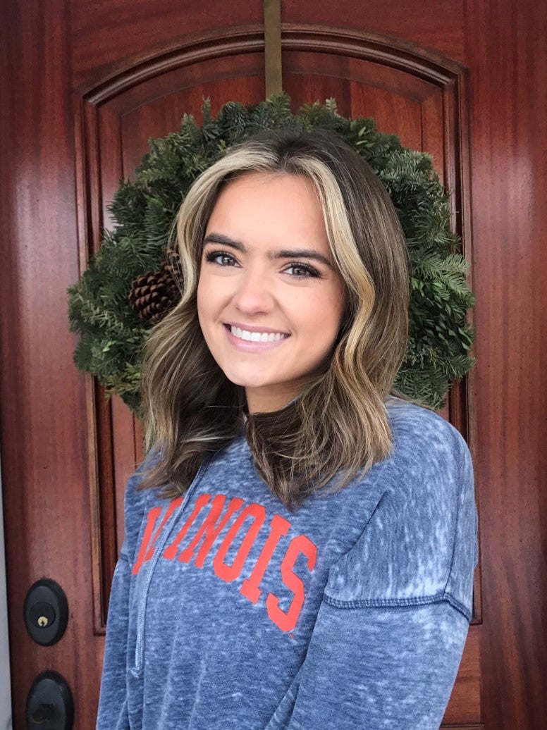 LAS student poses for photo in front of her house with Illinois sweatshirt