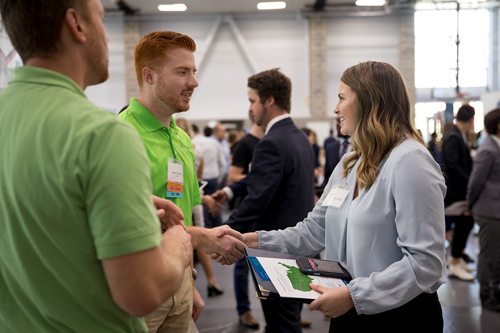 A student meets a corporate representative