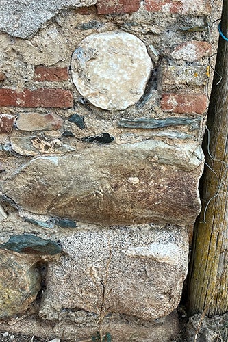 Example of ancient materials spoliated in a Medieval building