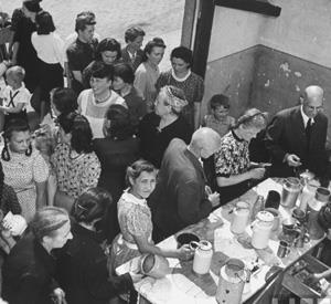 Families buy food for the week in Coblentz, Germany, 1945. (Photo by Ralph Morse, courtesy of Life magazine.)