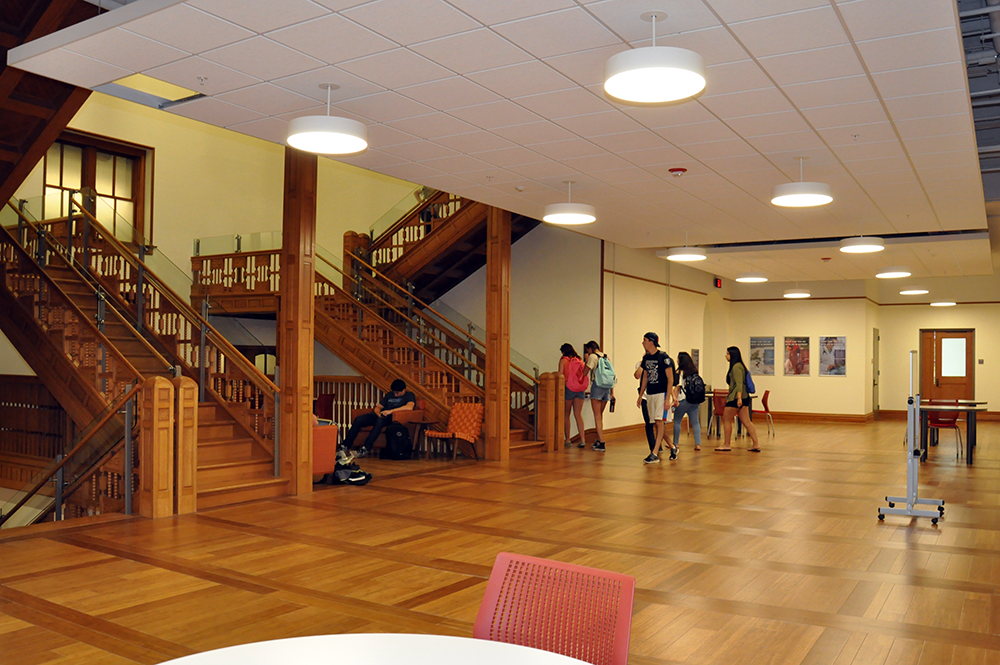 Students in the School of Integrative Biology Student Hub make their way to class in the Natural History Building.