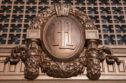 A crest on Lincoln Hall