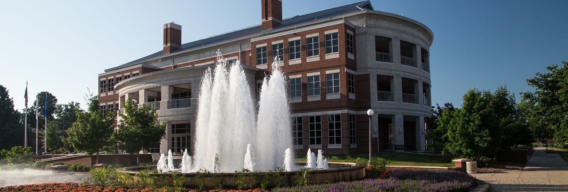 The fountain in front of the Alice Campbell Alumni Center on the Illinois campus