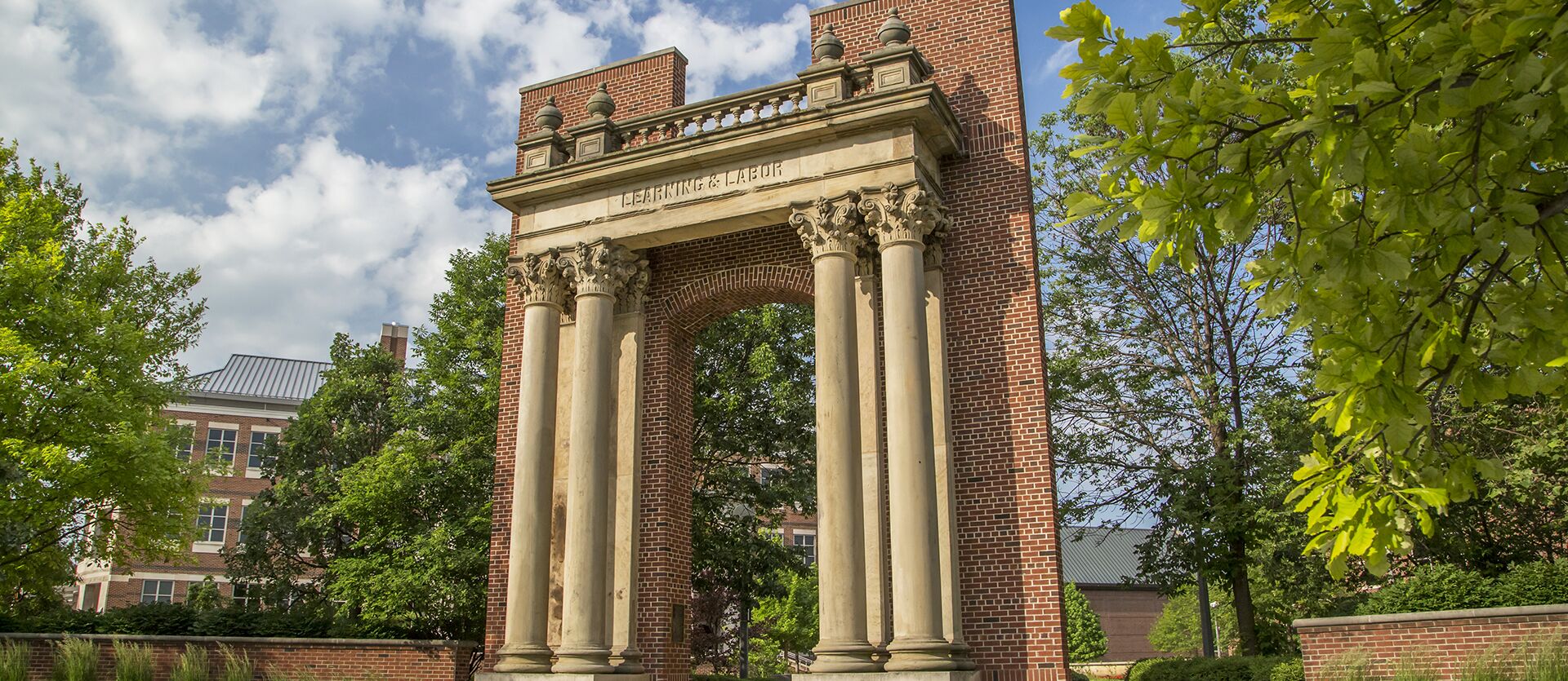 An image of the Hallene Gateway on the University of Illinois campus
