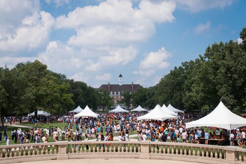 Students walking on the Quad during LAS Liftoff