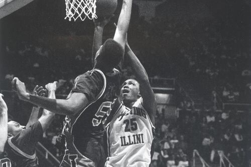 Deon Thomas playing against Iowa