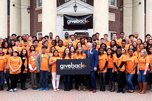 U of I receives $1 million for scholarships from Give Something Back Foundation 