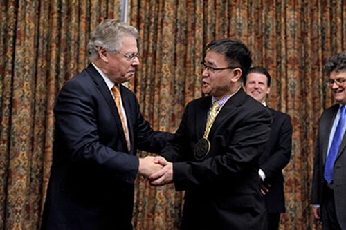 Hong Yang named Richard C. Alkire Chair in Chemical Engineering