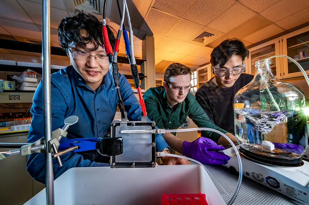 Researchers work with new device to clean water