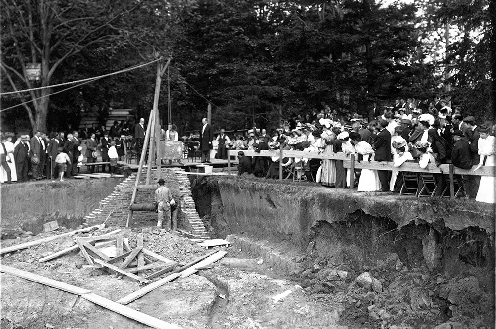 Construction site of Illini Hall in 1907