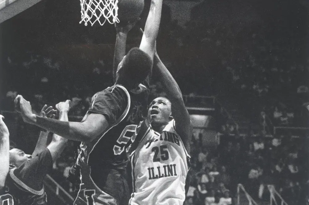 Deon Thomas playing against Iowa