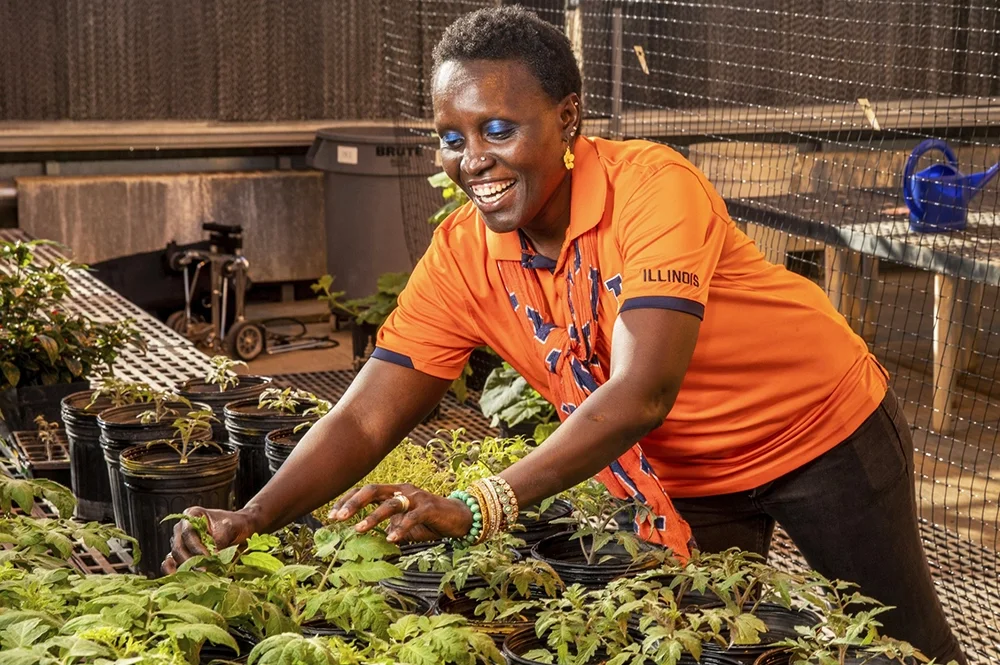 Esther Ngumbi in the lab