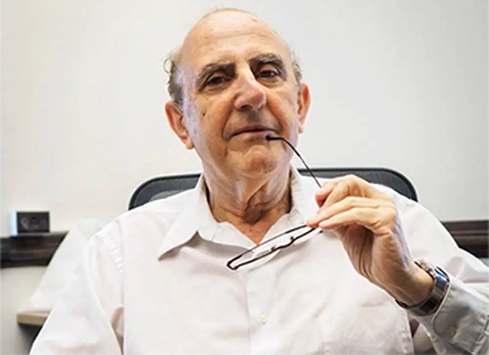 Illness claims renowned Illinois professor