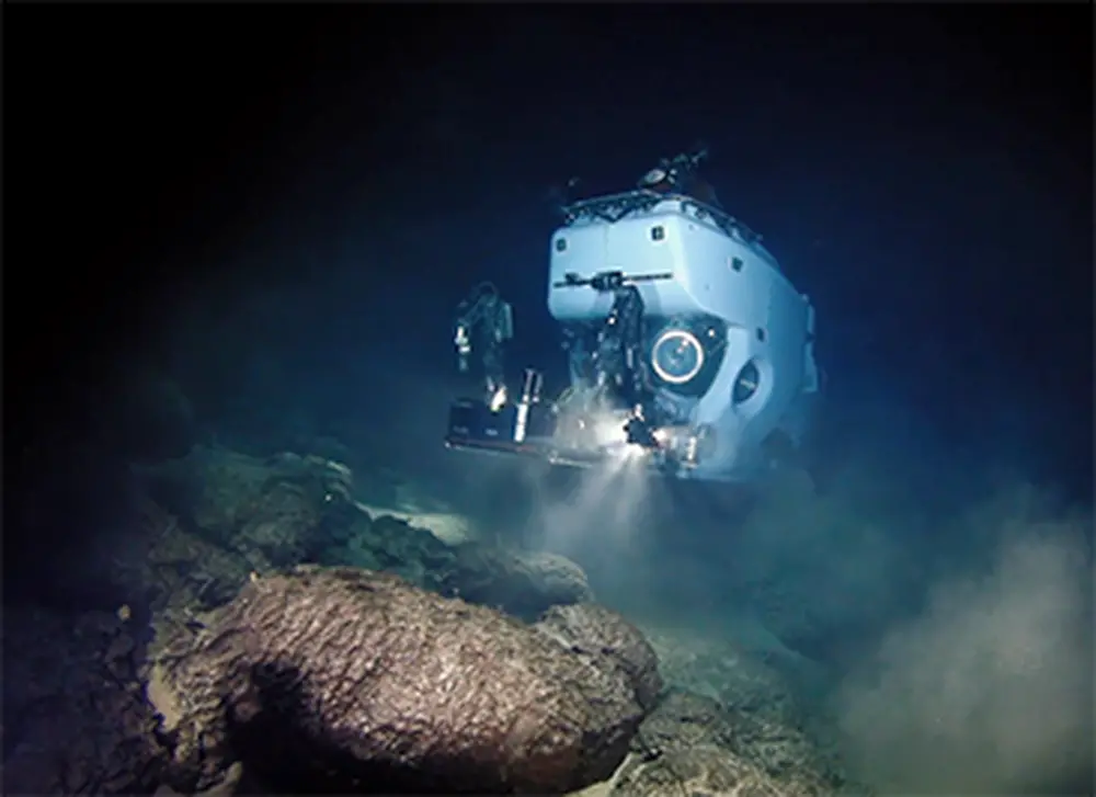 3 kilometers under the sea