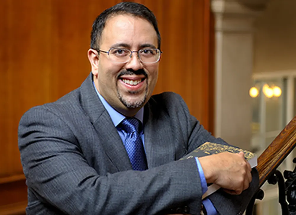 History professor edits website honoring Latino baseball